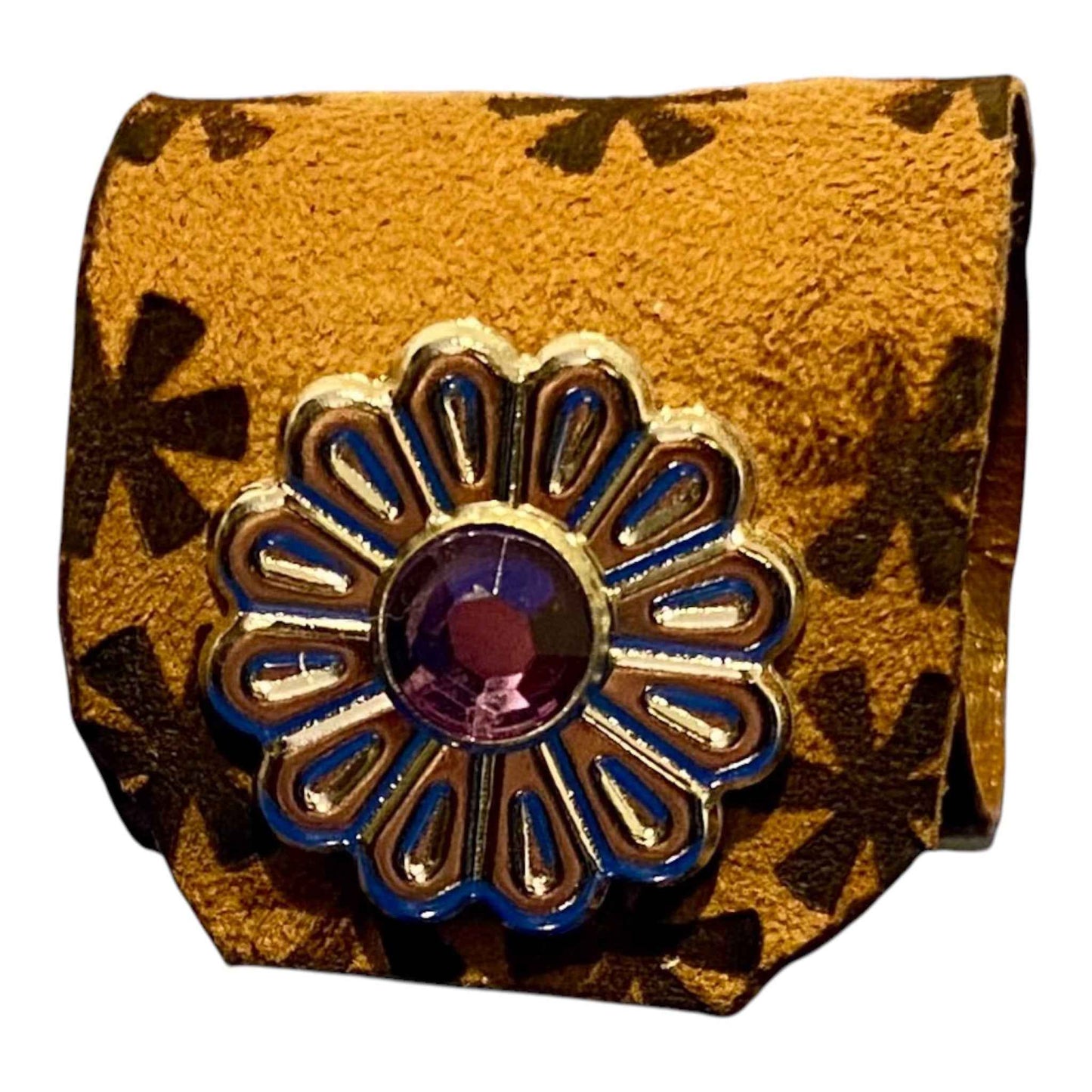 Handmade Leather Bandana Buckles: Elevate Your Style Effortlessly