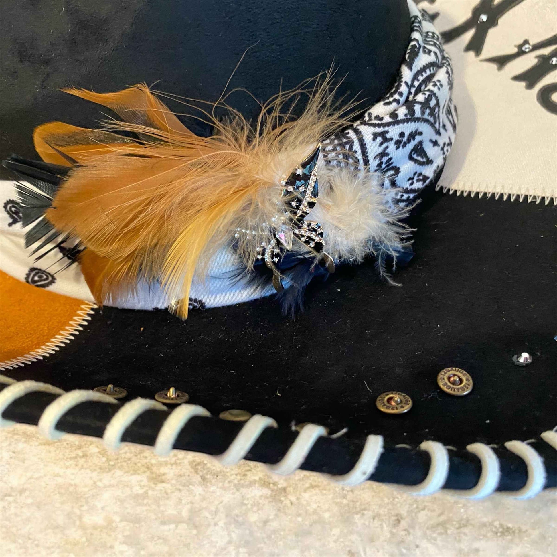 Elevate Your Poker Night with the Deluxe Cowboy Hat for Texas Hold 'em
