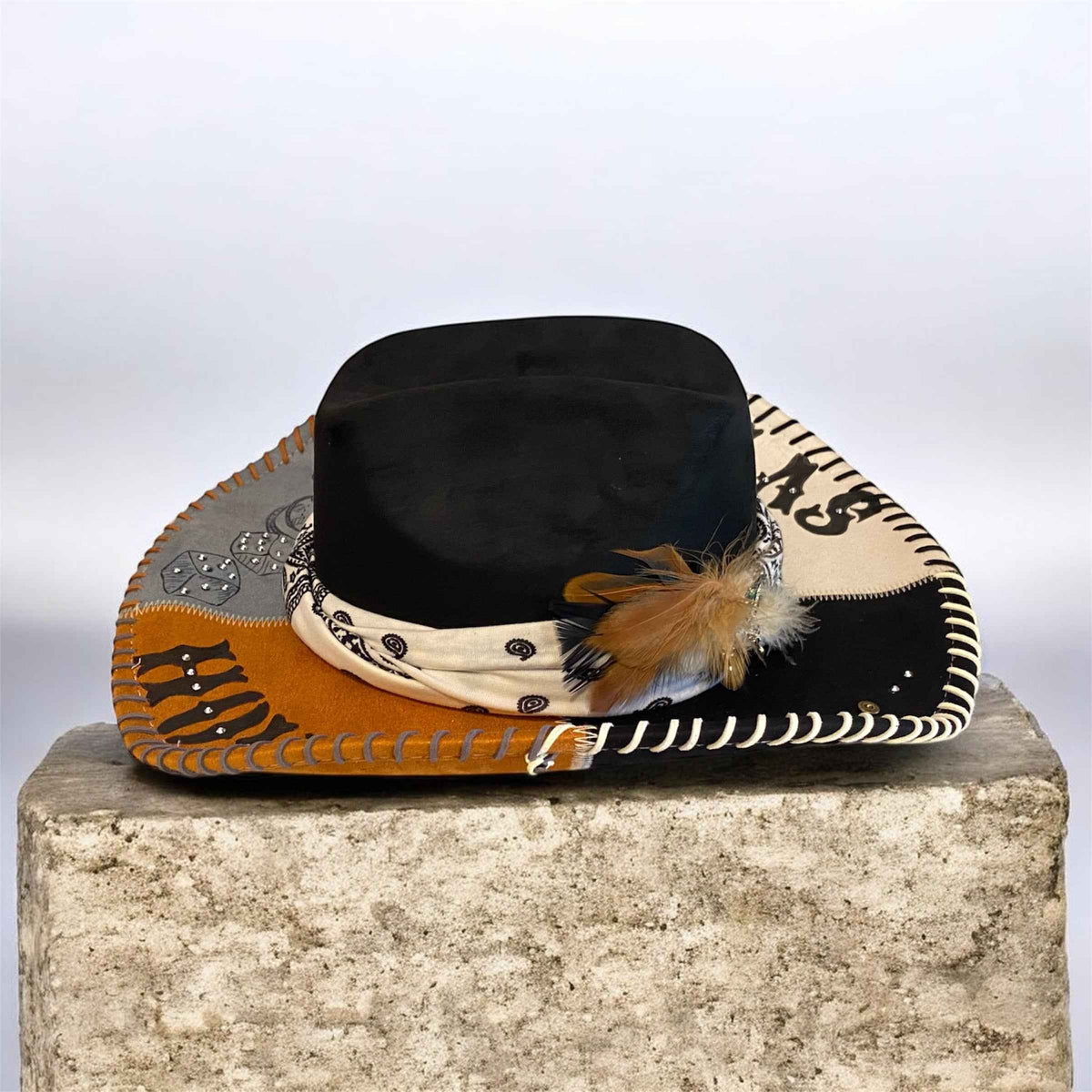 Elevate Your Poker Night with the Deluxe Cowboy Hat for Texas Hold 'em
