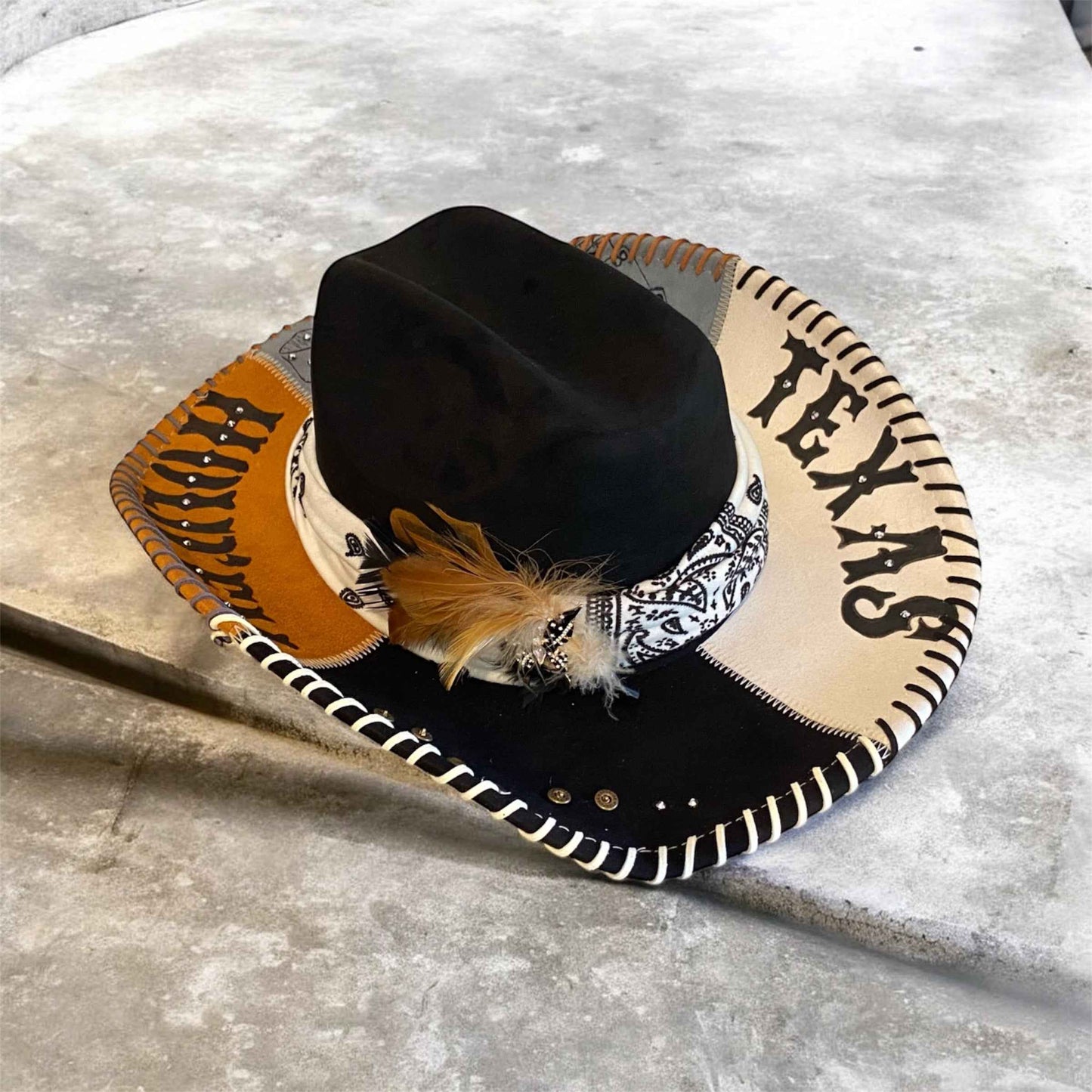 Elevate Your Poker Night with the Deluxe Cowboy Hat for Texas Hold 'em