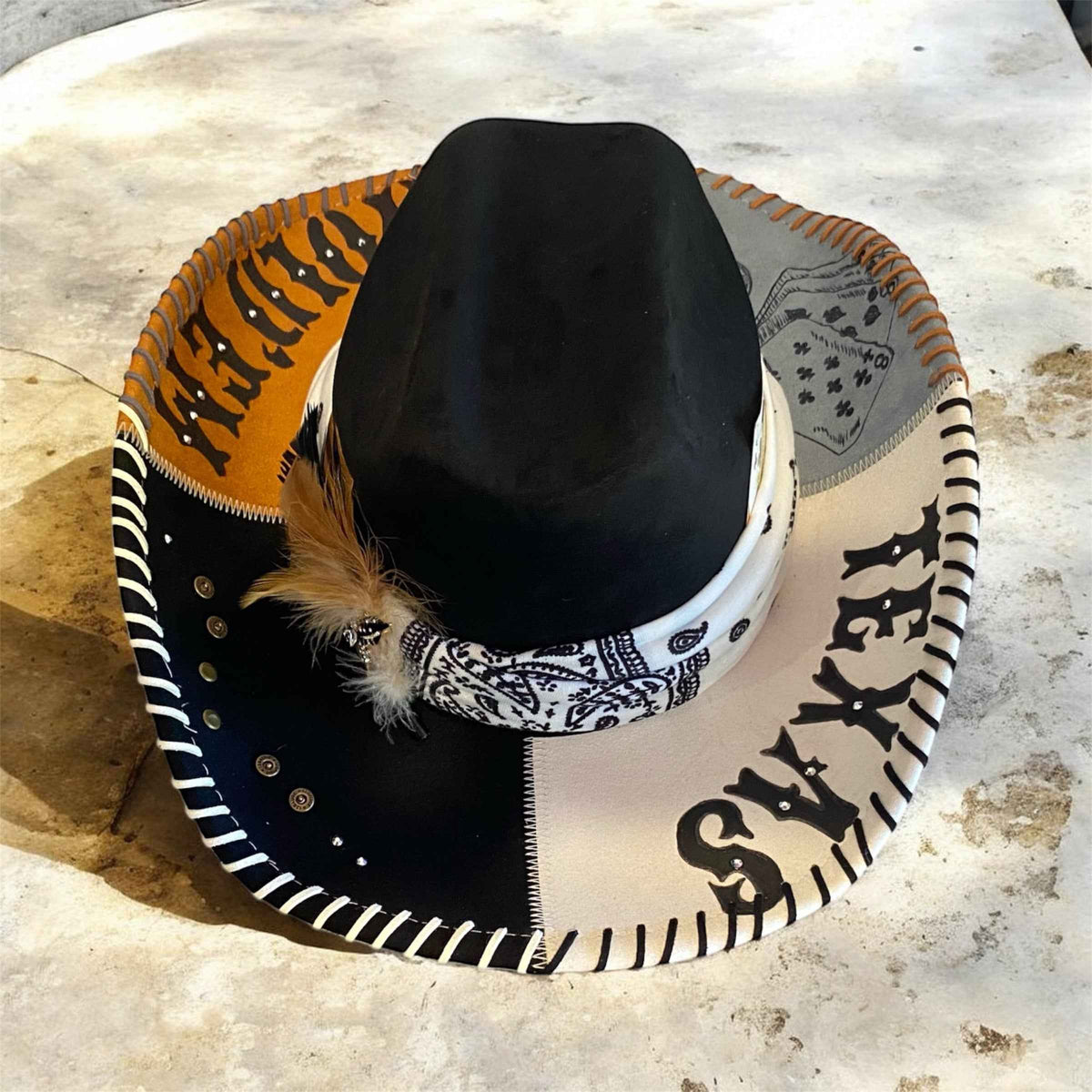 Elevate Your Poker Night with the Deluxe Cowboy Hat for Texas Hold 'em