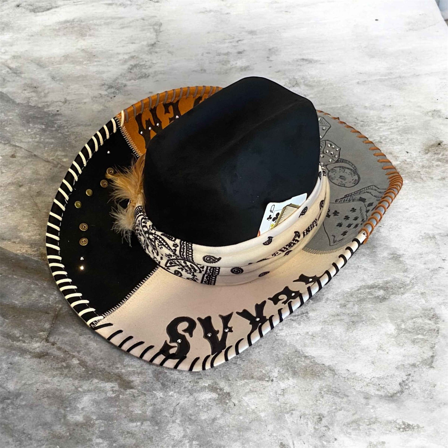 Elevate Your Poker Night with the Deluxe Cowboy Hat for Texas Hold 'em