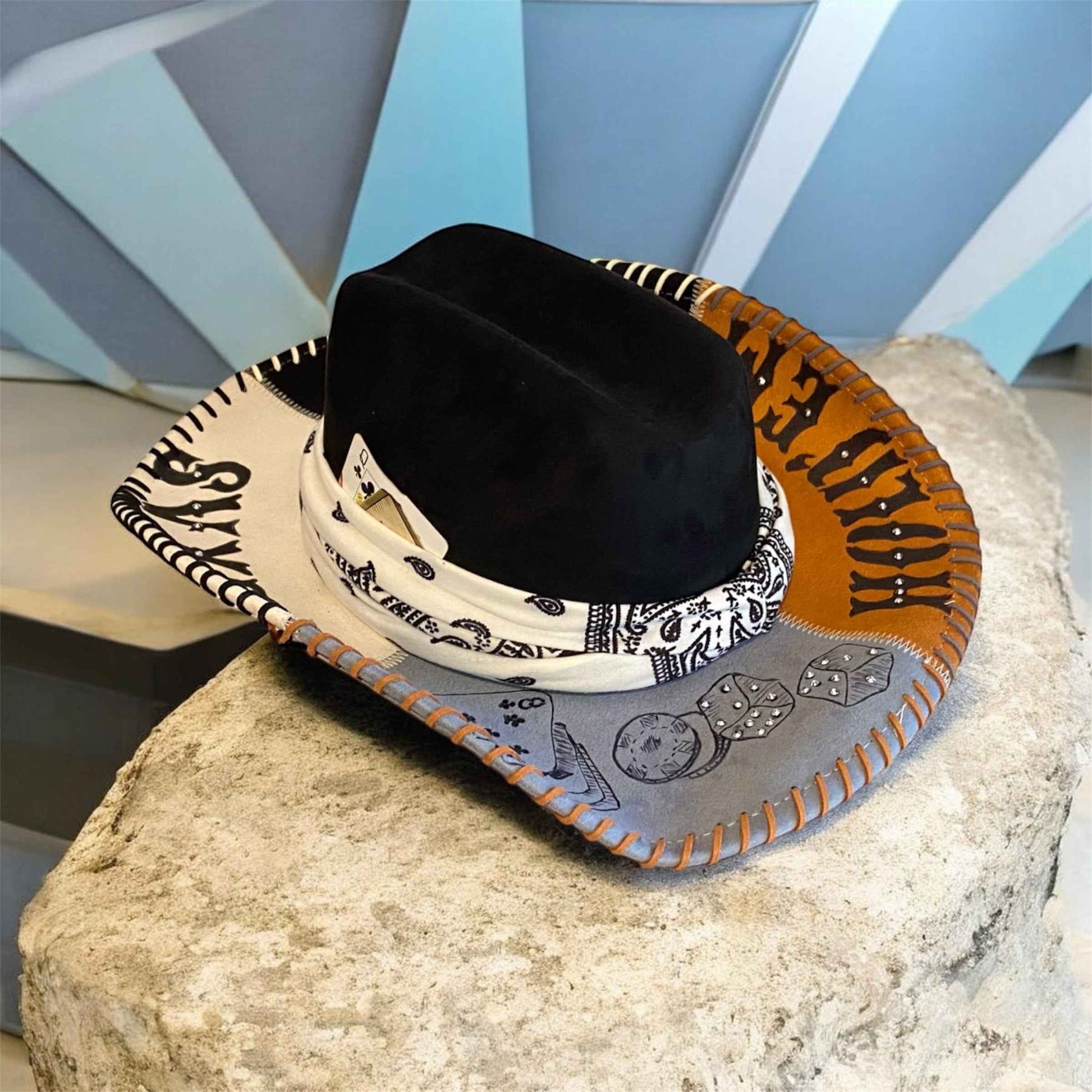 Elevate Your Poker Night with the Deluxe Cowboy Hat for Texas Hold 'em
