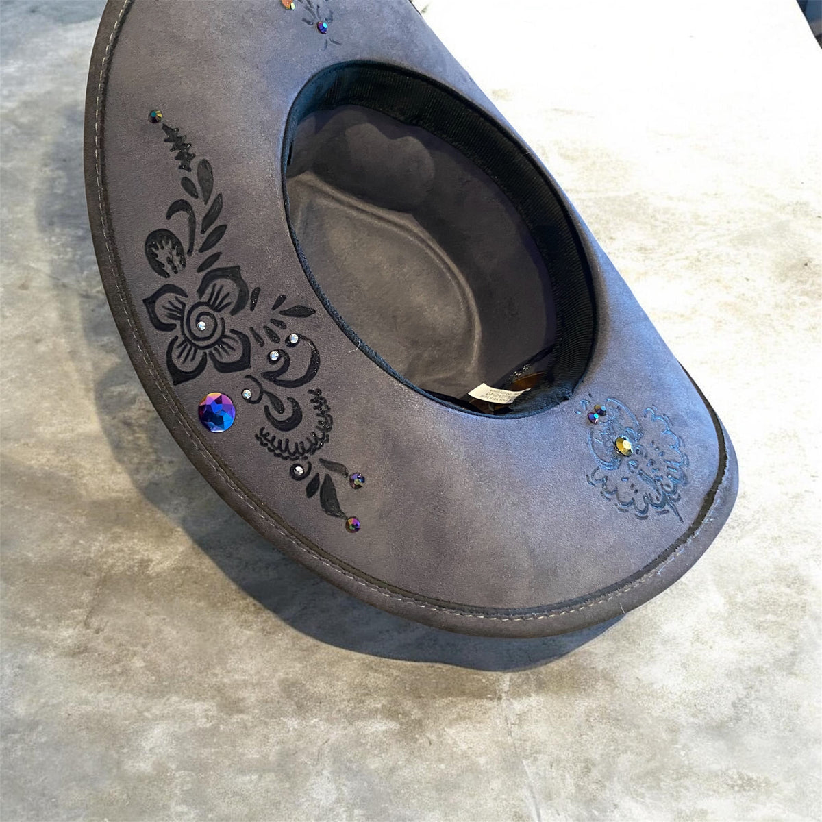 Fashion Forward Cowboy Hat: Mi Vida Loca Edition for Effortless Style and Confidence